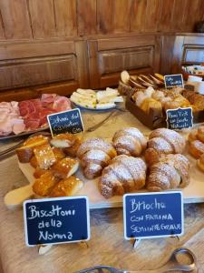 Jedlo v ubytovaní bed & breakfast alebo blízkom okolí