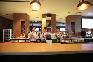 Hosté ubytování Holiday Inn Express Dubai Airport by IHG + 37 fotografií