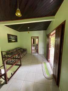 a room with green walls and a wooden ceiling at Casa em Alter do chão - lago verde in Alter do Chao