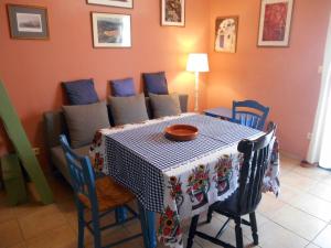 A seating area at Polytropon Apartments