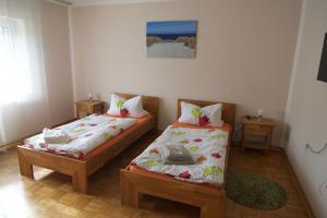 Postel nebo postele na pokoji v ubytování Modern Apartment Wissenbach 1
