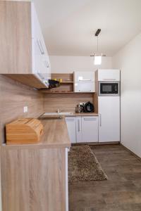 Kuchyň nebo kuchyňský kout v ubytování apartmán ADAM Bystrá Tále + 6 fotografií