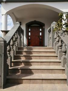 The facade or entrance of Villa Cervantes Sonnenland con piscina privada climatizada