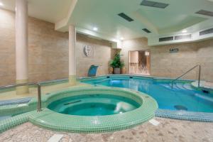 Bazén v ubytovaní ApartSerwis - Gorące Źródła Apartament Czerwone Wierchy alebo v jeho blízkosti