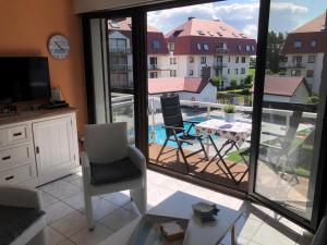 a kitchen with a view of a patio with a table and chairs at Middelkerke green garden in Middelkerke