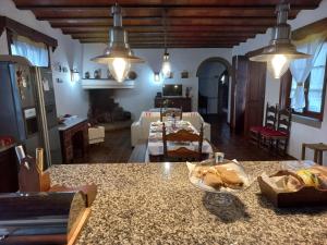 a kitchen and living room with a table and a living room at Aproveite o sabor do Alentejo in Vila Verde de Ficalho
