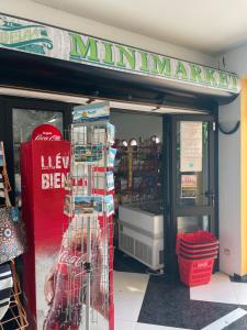 Supermarket alebo iný obchod pri apartmáne alebo v okolí