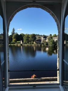 Galeriebild der Unterkunft Vue sur le lac in Huelgoat