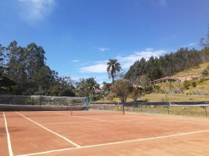 a tennis court with a tennis racket on it at Chalé do lago Ladeira de Pedra in Salesópolis