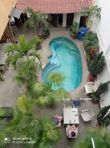 an overhead view of a swimming pool with palm trees at MyBestStay Piedra del Mar in Puerto López