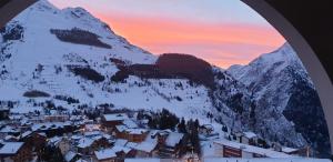 a view of a town in the mountains with snow at Studio Alpheratz Forest - 1 à 3 pers - WIFI, balcon, vue piste et glacier Muzelle, calme, proche commerces et pistes- TSC Super Venosc à 80m in Les Deux Alpes