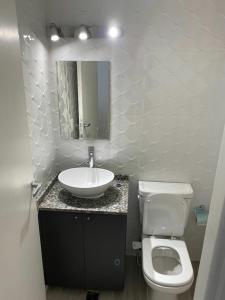 a bathroom with a sink and a toilet and a mirror at Monoambiente en el centro de Carlos Paz in Villa Carlos Paz