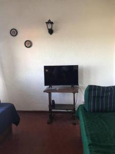 a tv sitting on a table in a living room at Edificio Playa Villa Gesell in Villa Gesell