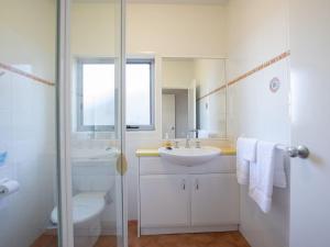 
A bathroom at Dolphins Den - panoramic views
