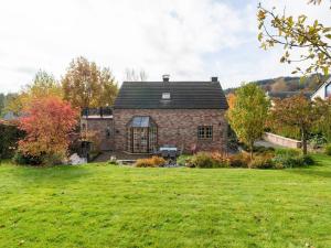 Zahrada ubytování Holiday Home in Vielsalm with Jacuzzi & Views