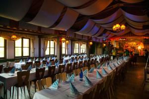 a large banquet hall with tables and chairs at Herzog's Ulsterbrücke in Tann