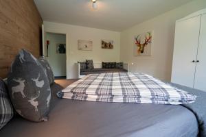 Uma cama ou camas num quarto em AAA Chalet Allegra RoJo with Mountain view