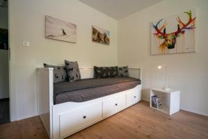 Uma cama ou camas num quarto em AAA Chalet Allegra RoJo with Mountain view