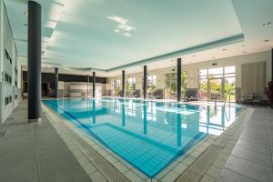 Swimming pool sa o malapit sa Van der Valk Hotel Berlin Brandenburg