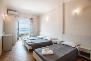 Postel nebo postele na pokoji v ubytování Trabukos Beach Complex