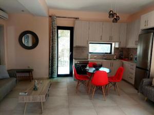 Kuchnia lub aneks kuchenny w obiekcie Capostango Apartments - Stunning Views of Libyan Sea