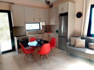 Kuchnia lub aneks kuchenny w obiekcie Capostango Apartments - Stunning Views of Libyan Sea