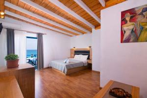 Posteľ alebo postele v izbe v ubytovaní Stelakis Beach