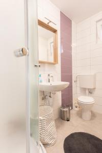 Ένα μπάνιο στο NunaNina apartmani
