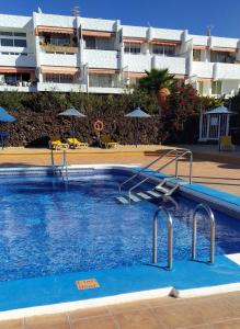 The swimming pool at or close to Oasis Marina Apartament