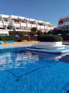 The swimming pool at or close to Oasis Marina Apartament