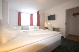 Postel nebo postele na pokoji v ubytování Hotel Altmann