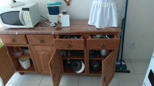 a desk with a microwave and a computer on it at Kitnet Clokel ap 104 A in Jacumã