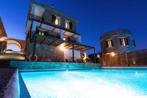 Bazén v ubytování Armonia Seaside Villas nebo v jeho okolí