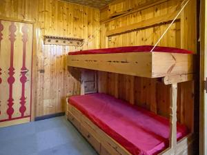 a bedroom with a bunk bed in a cabin at Appartamento Residence Excelsior Terminillo in Terminillo