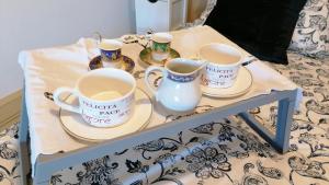 Coffee and tea making facilities at La Finestra sul Lago