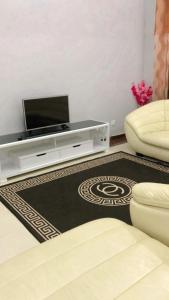 Televisyen dan/atau pusat hiburan di Danasha Homestay
