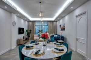 Durrani Homes - Arabian luxury at Souk Al Bahar besides Burj Khalifa & Dubai Mall tesisinde bir restoran veya yemek mekanı