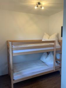 Postel nebo postele na pokoji v ubytování Appartments Zirbennest