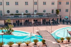 an overhead view of a hotel with a swimming pool at Astrea Wellness & Spa in Altavilla Silentina