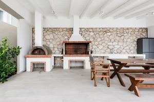 Fotografia z galérie ubytovania EtherealVilla-Family villa with pool v destinácii Lourdhata
