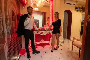 Hostia v ubytovaní Erossuite GuestHouse
