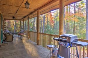 Gallery image of Cedar Mountain Log Cabin 4 Mi DuPont State Forest in Cedar Mountain
