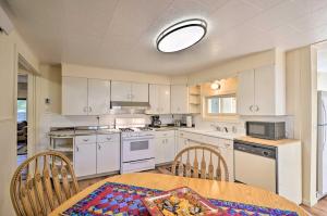 Gallery image of Buena Vista Home with Patio 2 Blocks to Main St in Buena Vista