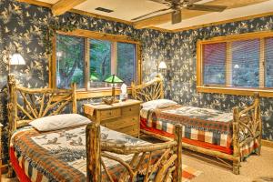 Gallery image ng Spacious River Lodge with Mtn Views on 4 Acres! sa Cullowhee