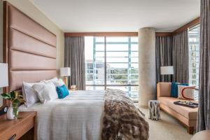 a hotel room with a large bed and a window at Drey Hotel in Dallas