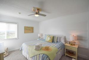 Postel nebo postele na pokoji v ubytování Coastal Condo with Public Atlantic Beach Access + 35 fotografií