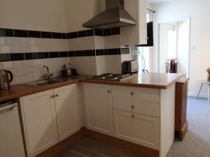 Una cocina o cocineta en Charming 1-Bedroom Apartment near South Downs