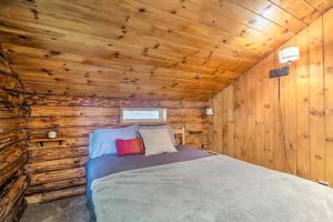 a bedroom in a log cabin with a bed at Cambridge Cabin Less Than 2 Mi to Smugglers Notch! in Jeffersonville