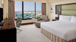 Postel nebo postele na pokoji v ubytování InterContinental Abu Dhabi by IHG
