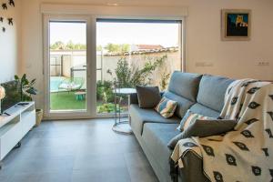 Posedenie v ubytovaní La Ren Lecrés Apartamento piscina jardin